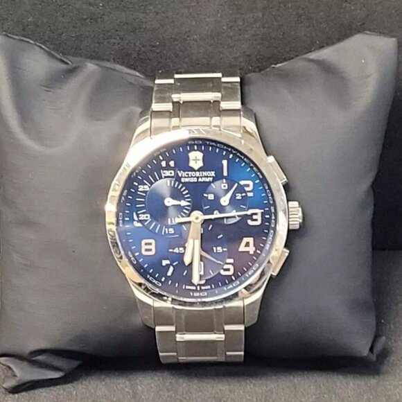 (N67454-8) Victorinox Swis Army 241310 Mens Watch - Picture 1 of 7